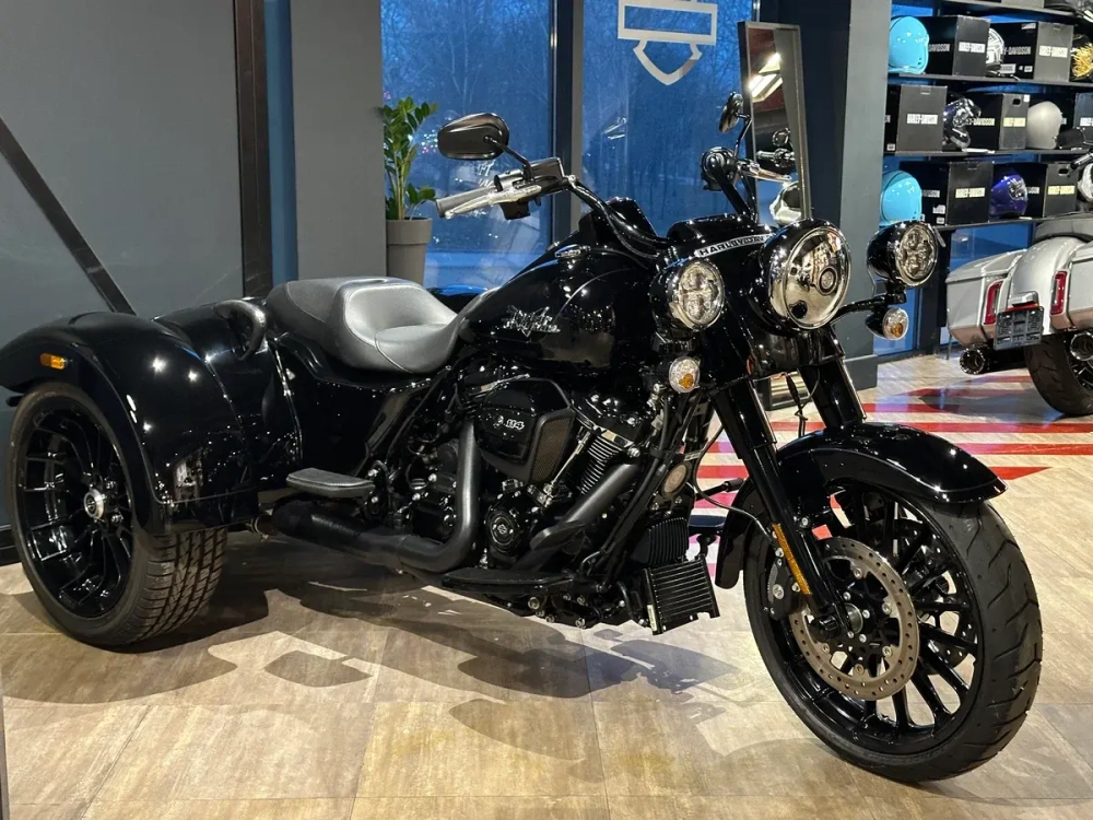 Harley-Davidson Freewheeler Black/Black 2023