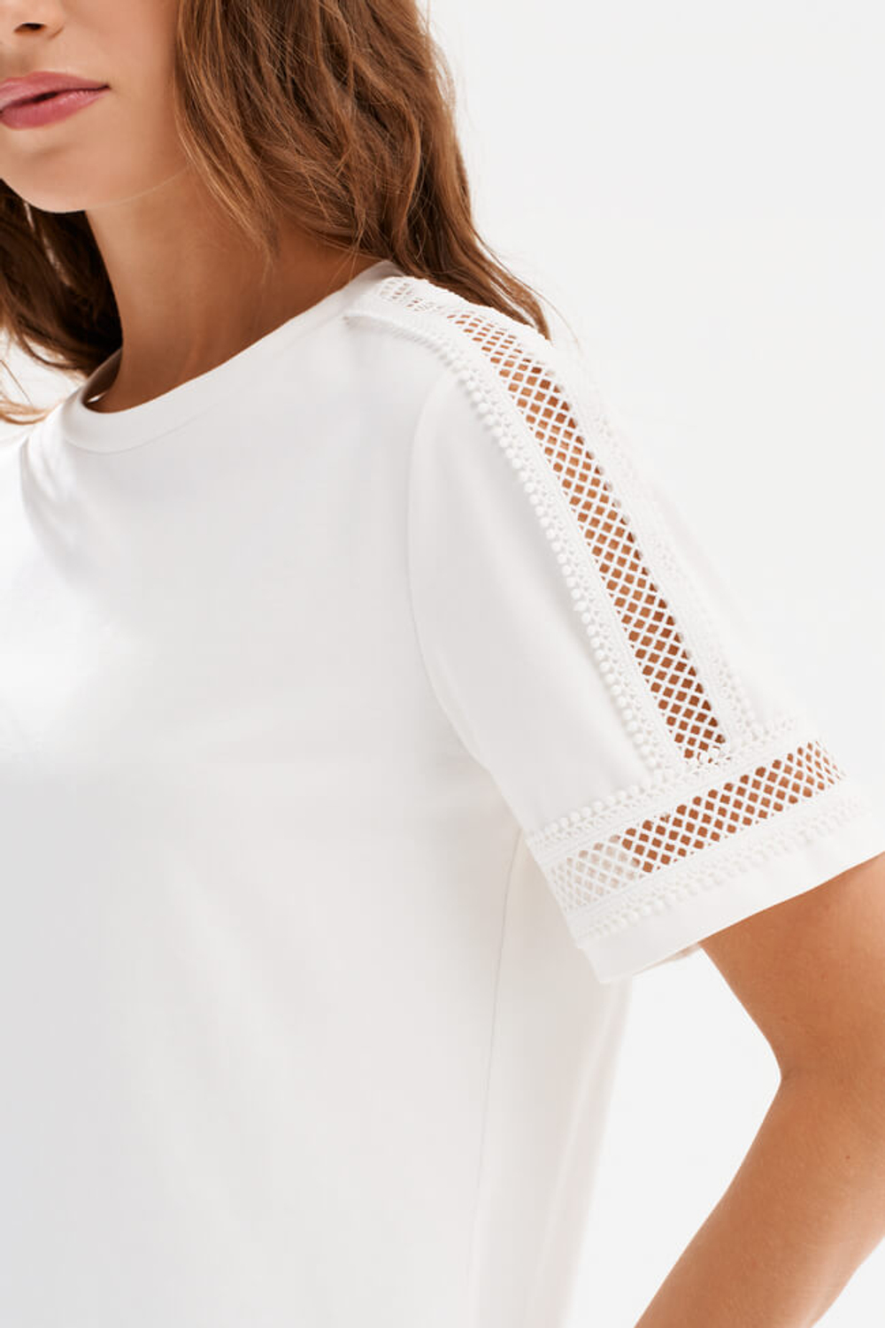 23587 Футболка женская (молочный)