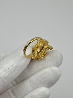 Кольцо с зелёными кристаллами