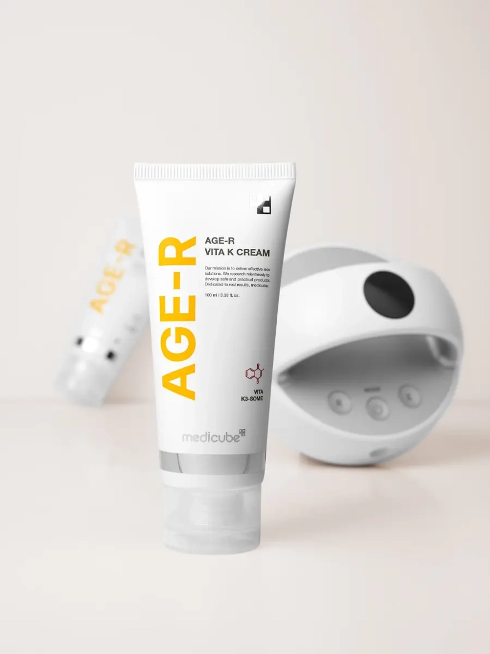 Medicube Разглаживающий крем для лица и тела с витамином K и кофеином AGE-R Vita K Refining Cream 100 мл