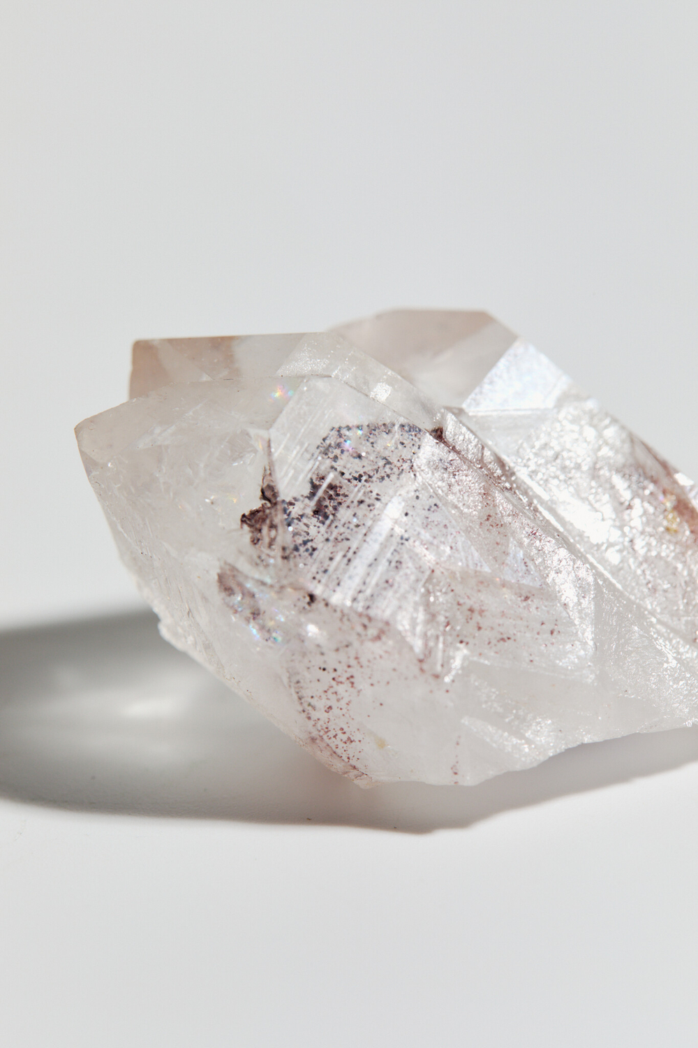 Горный хрусталь с гематитовым фантомом