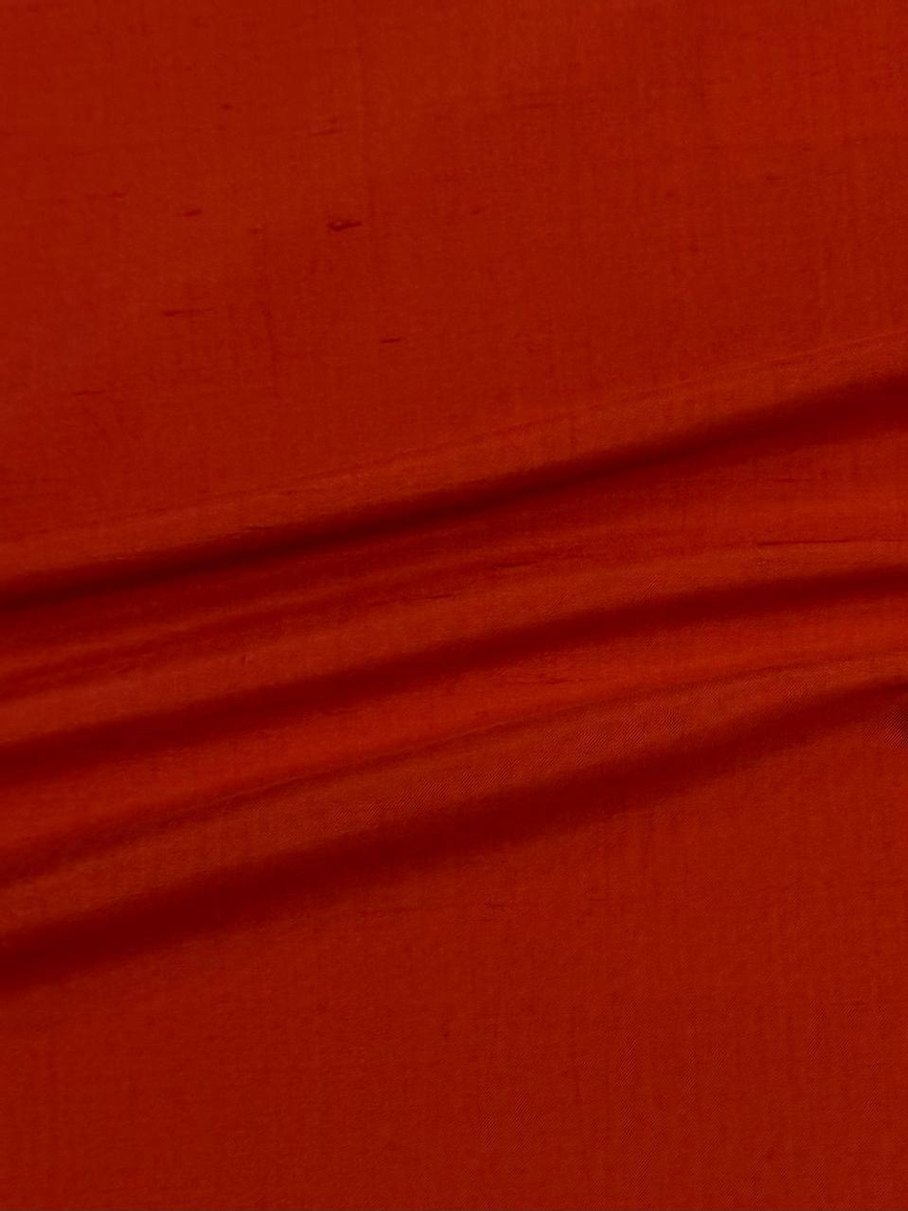 Шелк чесуча алый