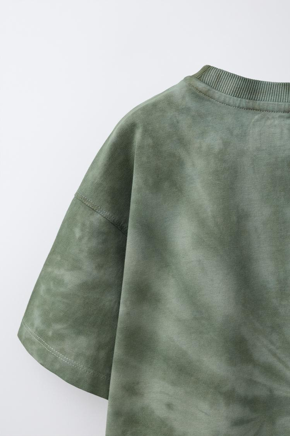 ZARA ФУТБОЛКА С ПРИНТОМ ТАЙ-ДАЙ, ЗЕЛЕНЫЙ