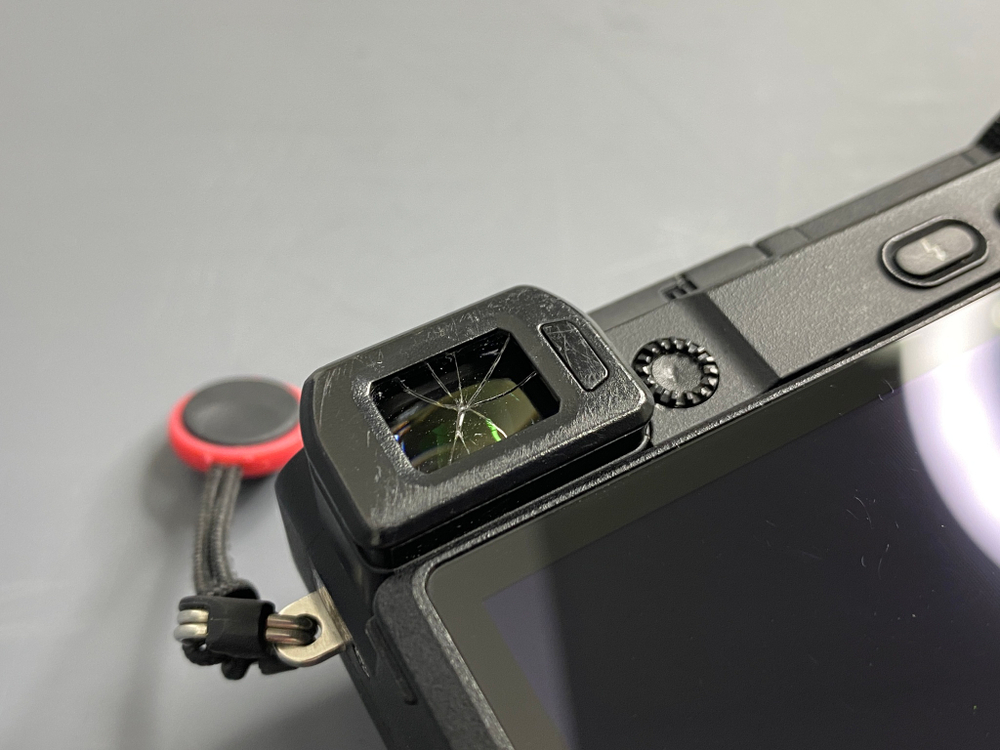 Sony A6400 Треснуто стекло видоискателя 1.500 кадров