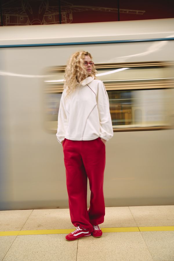 Олимпийка с контрастными окантовками и утяжкой 