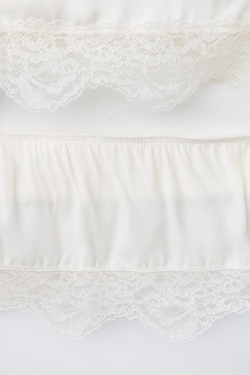 ZARA ТОЛСТОВКА С КОМБИНИРОВАННЫМ КРУЖЕВОМ, ЭКРЮ