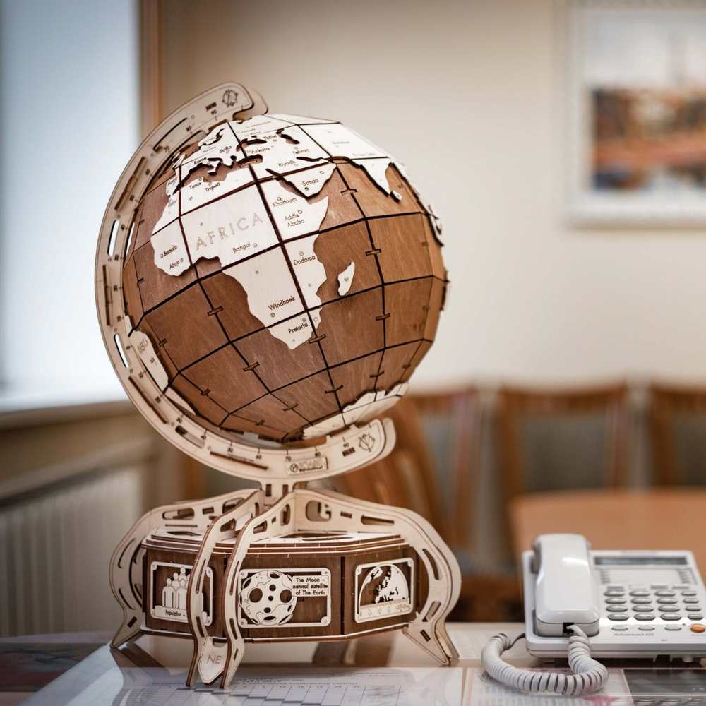 Сборная деревянная модель Глобус с потайной шкатулкой (коричневый) (EWA)