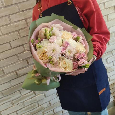 Букет микс с розами дорчестер