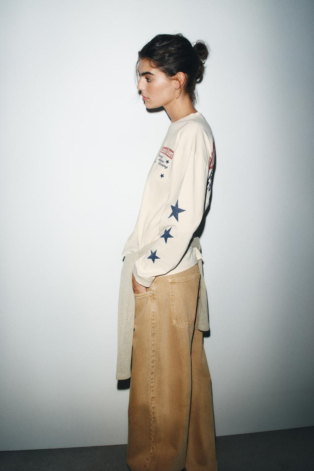 ZARA ХЛОПКОВАЯ ФУТБОЛКА С ПРИНТОМ, ЭКРЮ