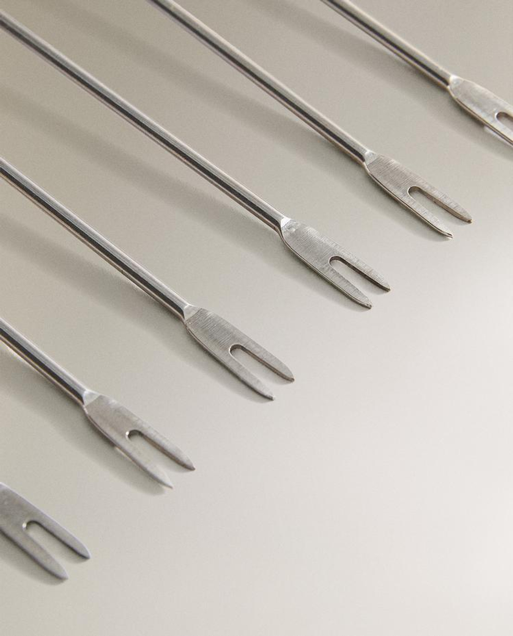 ZARA HOME НАБОР ШПАЖЕК ДЛЯ ЗАКУСОК С ДЕРЖАТЕЛЕМ (6 ШТ.), СВЕТЛО-БЕЖЕВЫЙ