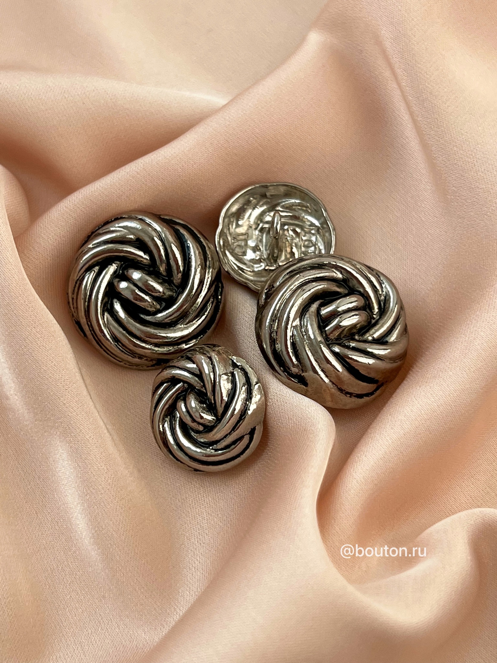 Пуговицы серебро спираль