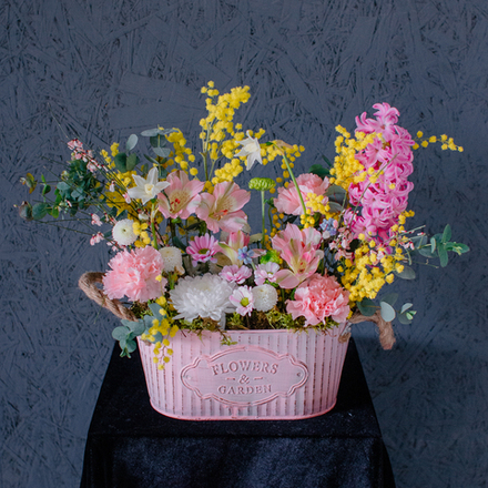 165. Яркая ароматная весенняя композиция с гиацинтами и нарциссами
