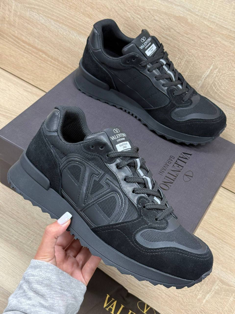 Кроссовки Valentino