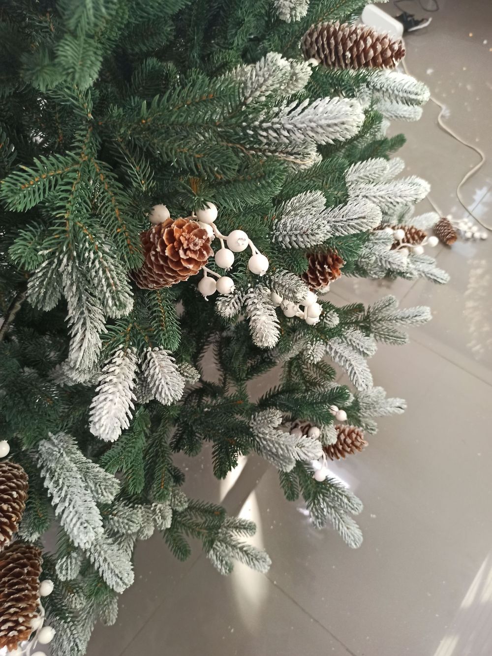 Заснеженная ель с шишками «Амелия» (литая хвоя) 150 см / 1.5 м