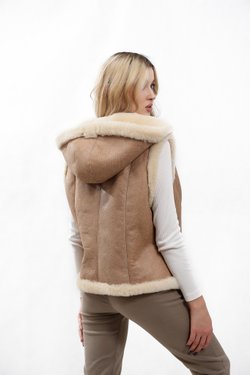 Женский жилет из дубленочной овчины