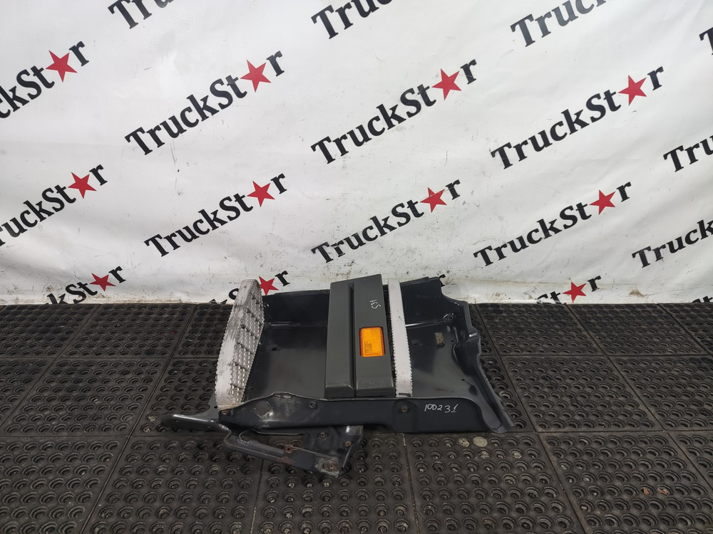 Корпус подножек правый