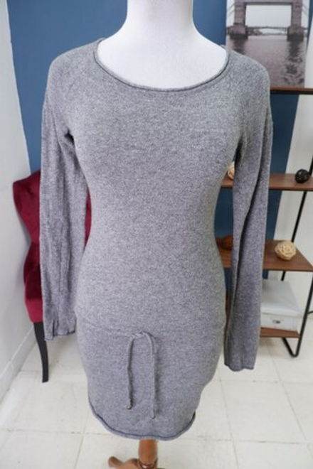 Платье H&M лаконичное 42 размер