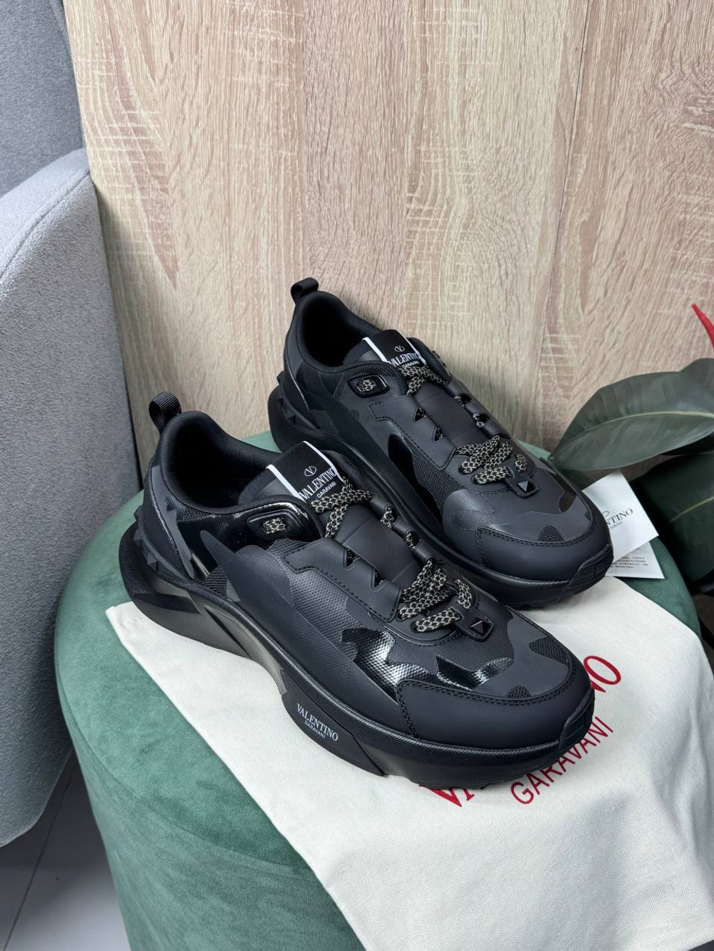 Кроссовки Valentino