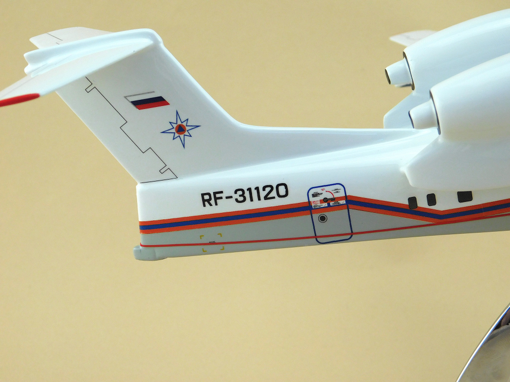 Модель самолета Бе-200 (М1:100, МЧС России, RF-31120)