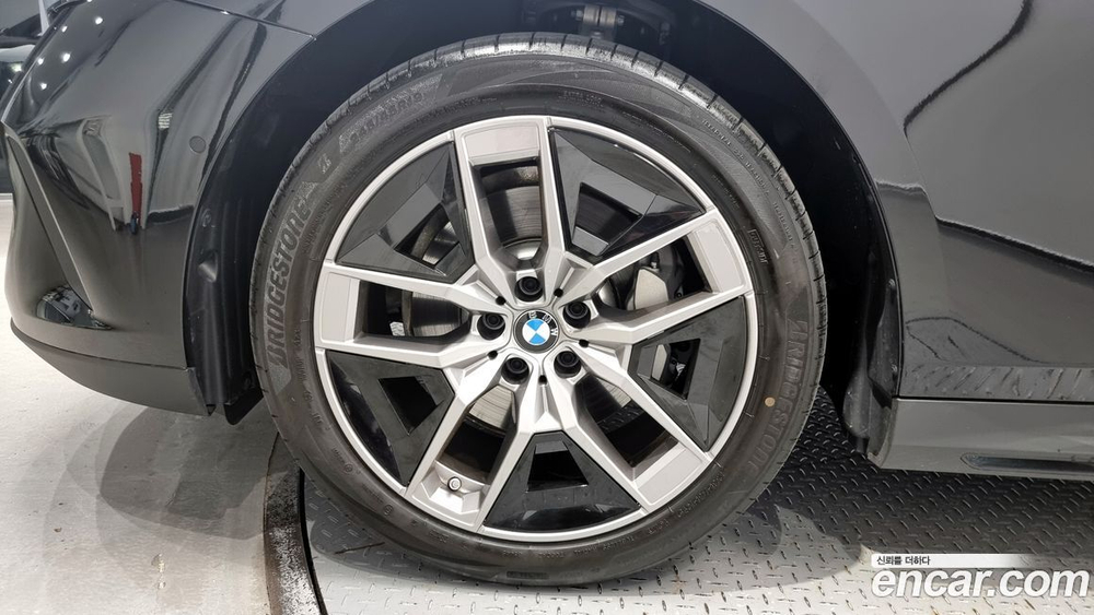 BMW 5 Series (G60) 530i xDrive (02.2024)