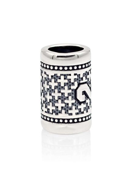 Фото шарм цифра 2 из серебра на белом фоне сбоку