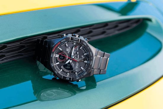 Мужские часы японского бренда Casio модель Edifice ECB-950DC-1A сбоку