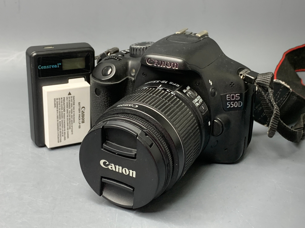 Canon 550D Kit 18-55mm 3.5-5.6 II