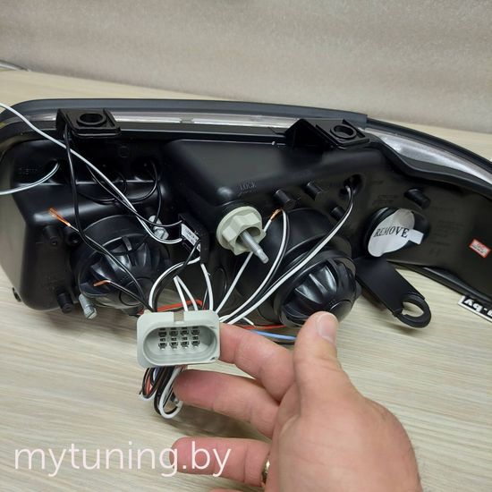 Передние фары VW Passat B5 angel eyes chrome