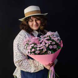 8. Милый стойкий букет из розовых ромашек