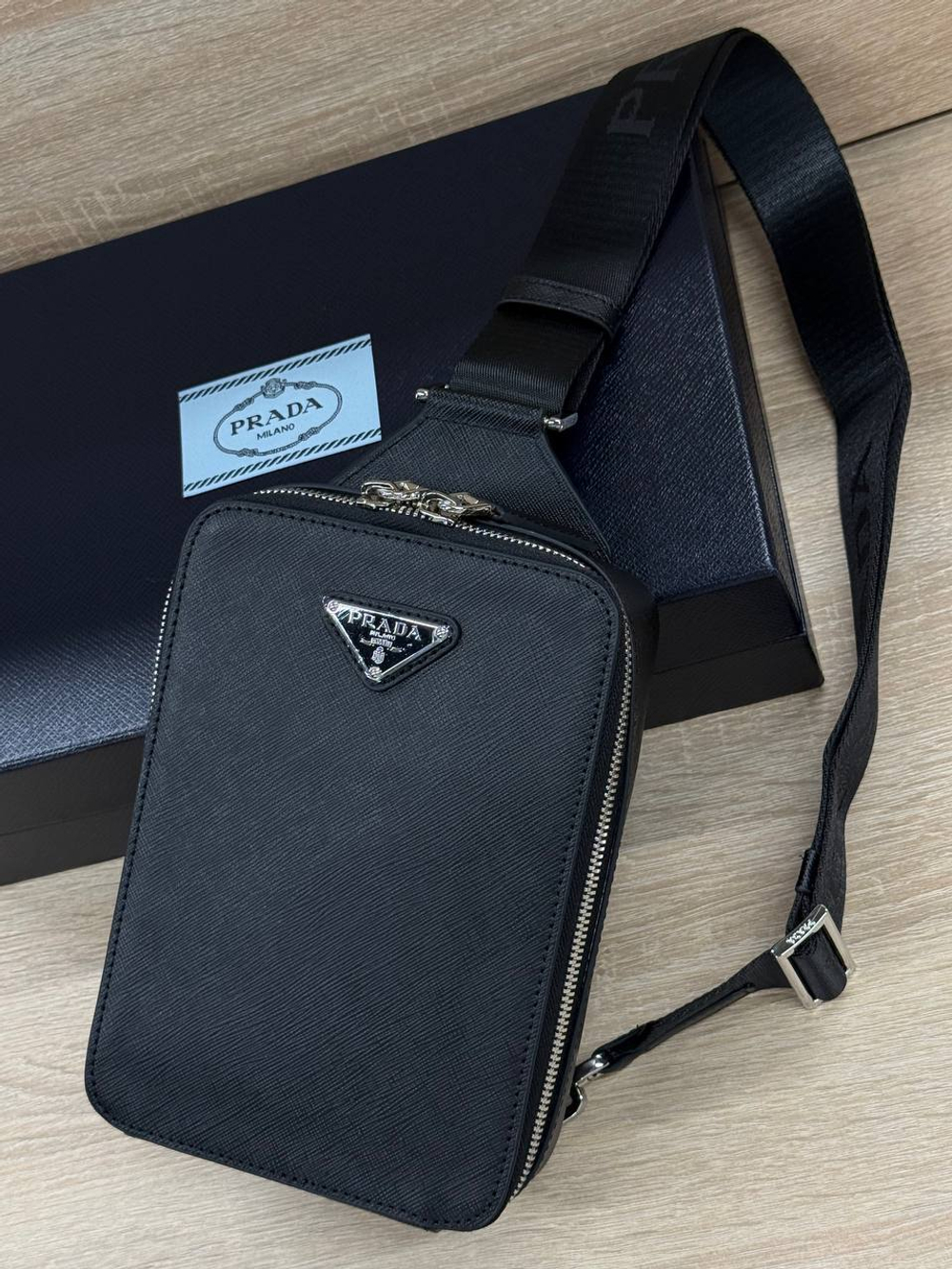 Сумка-слинг Prada