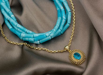 Нить бусин из халцедона, трубочки 4,5х13мм