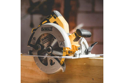 Дисковая пила DEWALT 18В XR DCS570N, 5500 об/мин, 3.6 кг