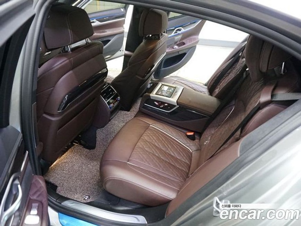 BMW 7 Series (G11) 740i M Sports (03.2021)
