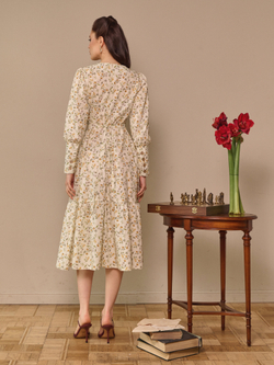 Платье с широкими манжетами