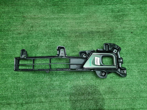 Накладка ПТФ левая Toyota Land Cruiser 200 (15-21)