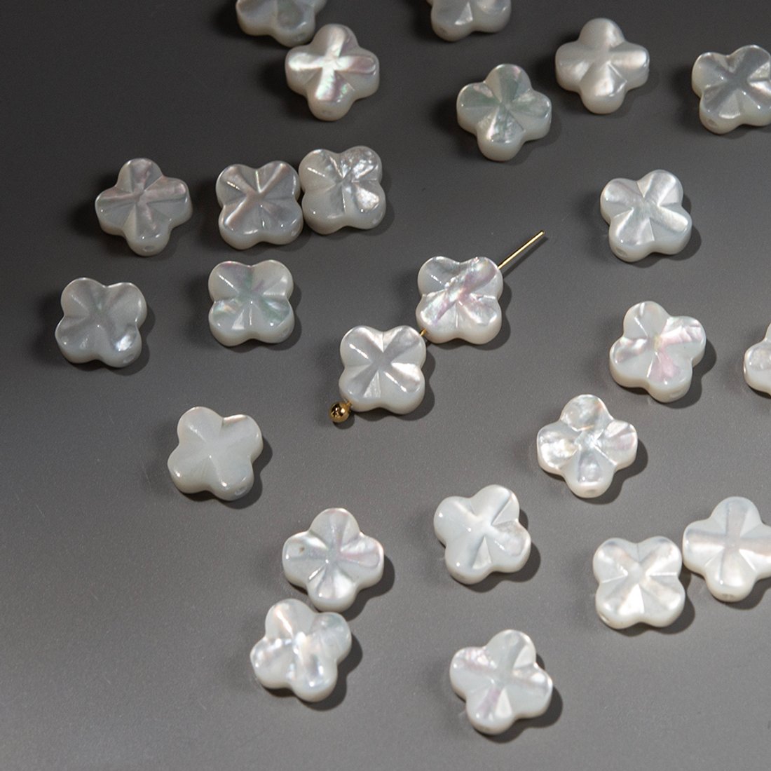 Клевер из перламутра морских ракушек, 8мм, белый