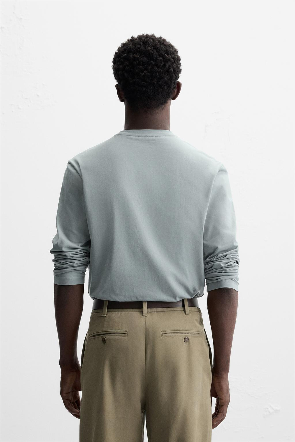 Базовая футболка slim fit