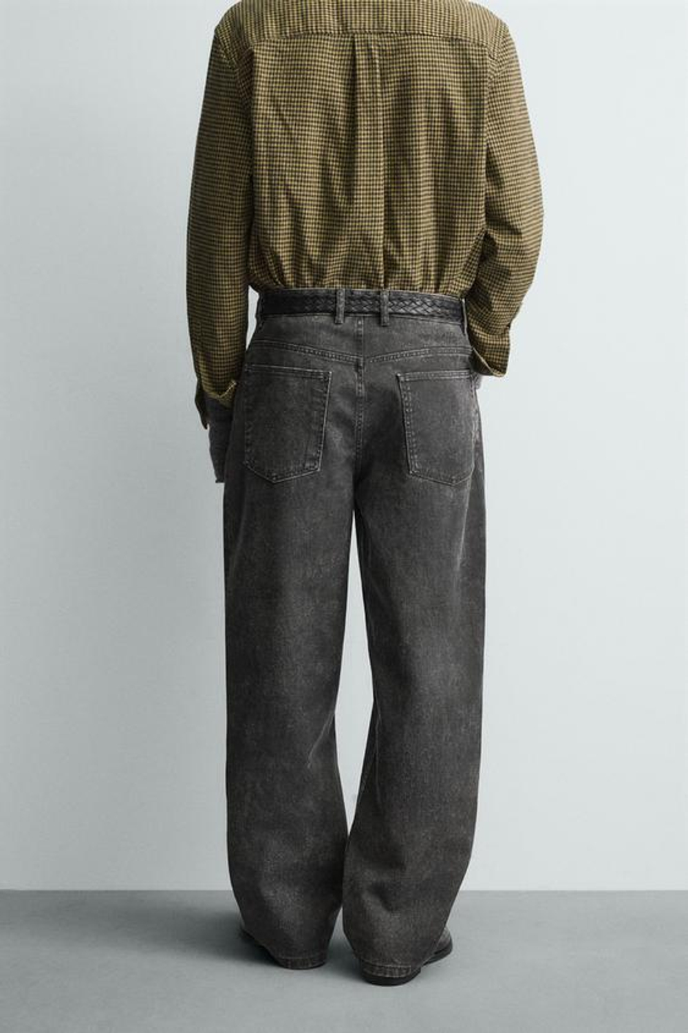 ZARA БРЮКИ С ВОЩЕНЫМ ПОКРЫТИЕМ, ЧЕРНЫЙ