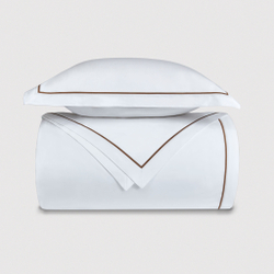 Постельное белье 2 спальное евро макси Сlaire&Caroll George белое с темно-коричневым кантом