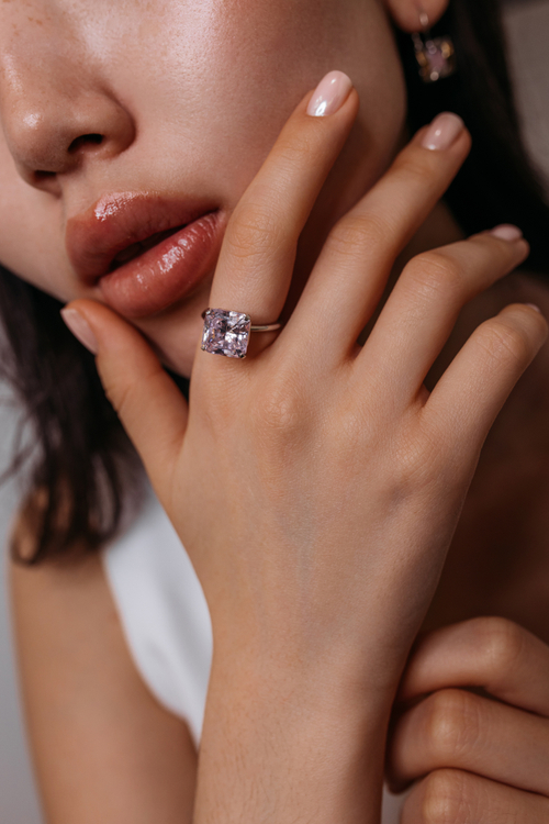 Кольцо с розовым цирконием