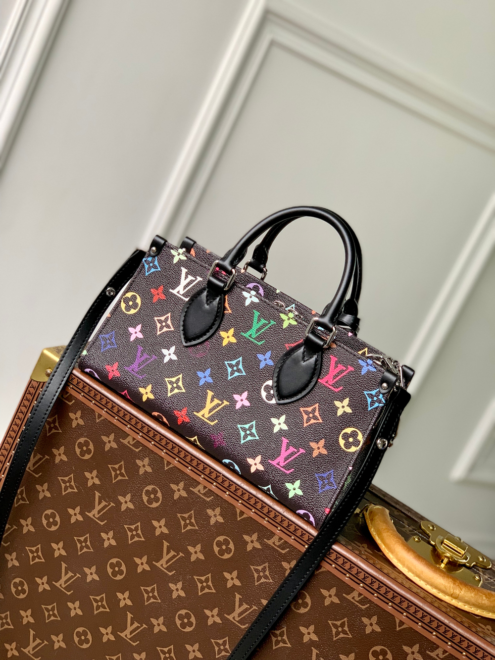 Louis Vuitton OnTheGo East West Chain