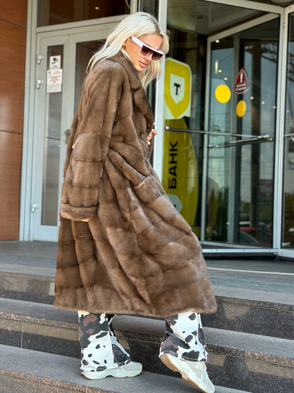 Шуба из европейской норки в цвете «Соболь» 115см