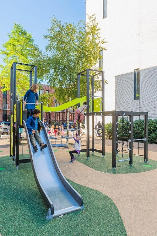 Игровой комплекс «Две башни»