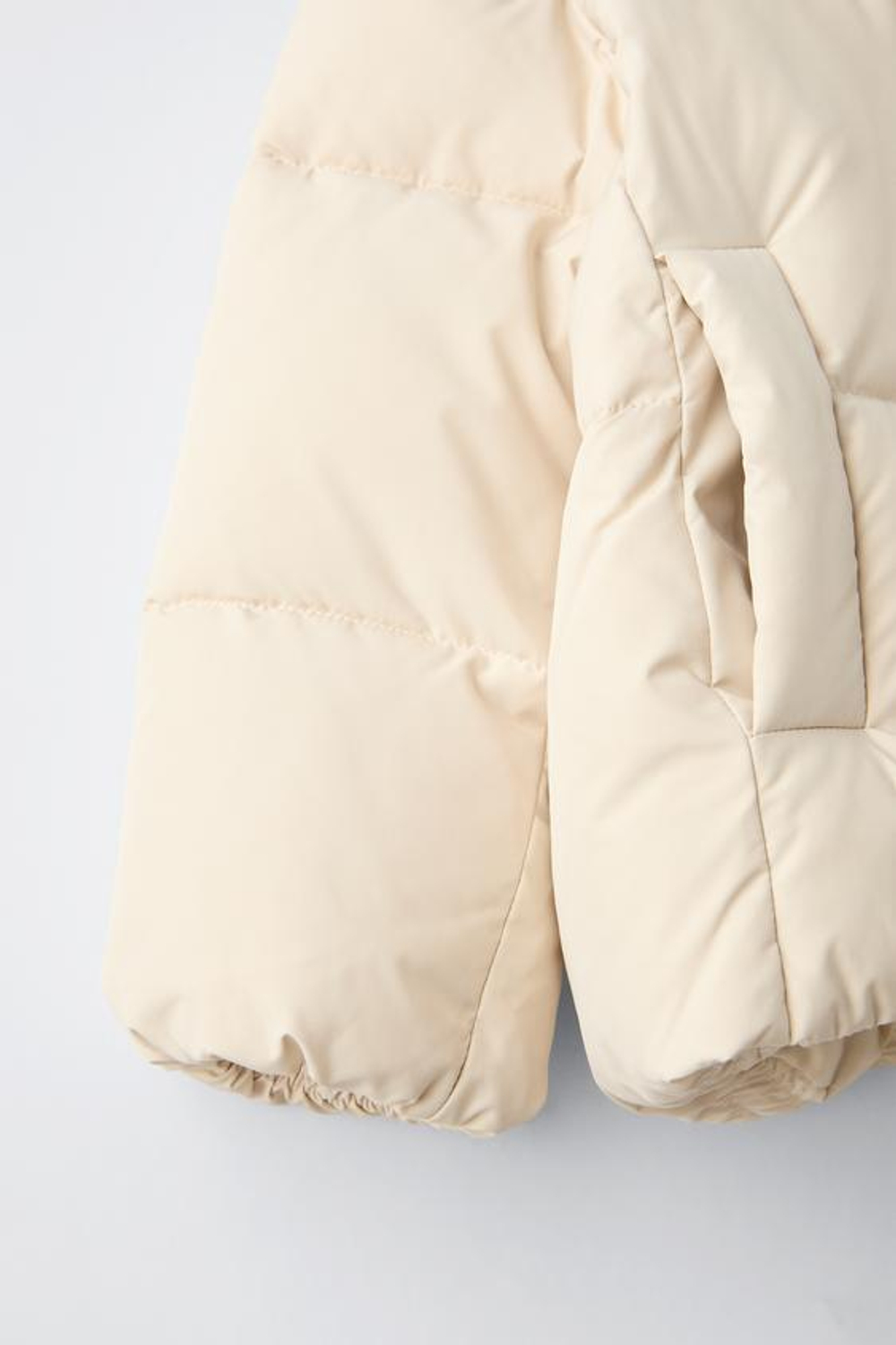 ZARA СТЕГАНАЯ КУРТКА С КАПЮШОНОМ, ЭКРЮ