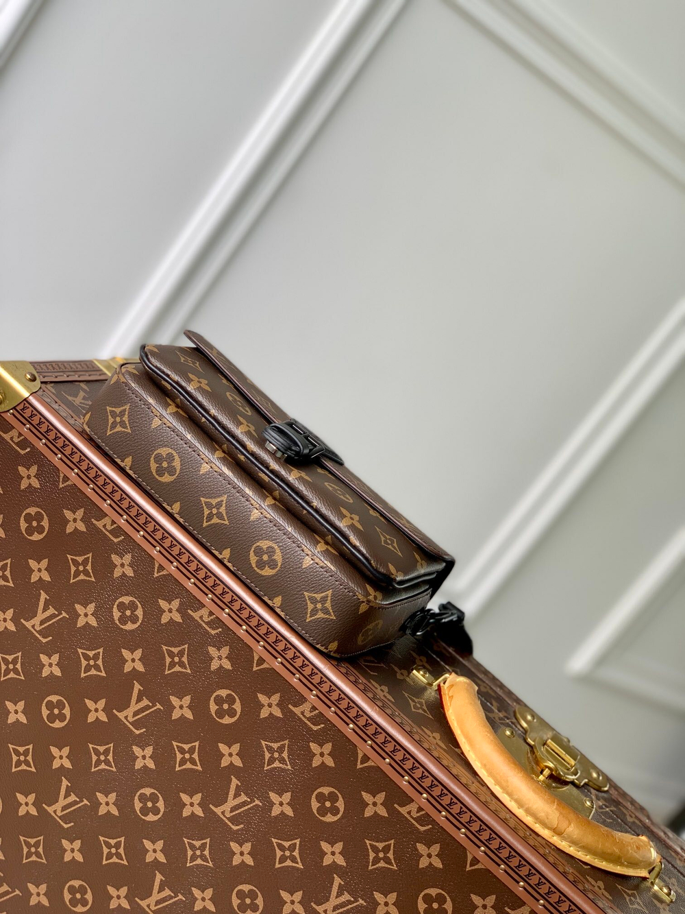 Louis Vuitton Montsouris Wearable Wallet
