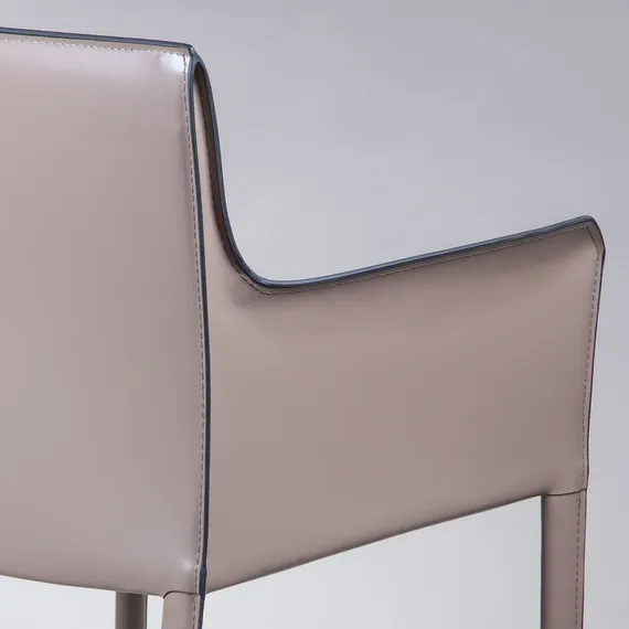 Стул с подлокотниками Barrie кожа капучино