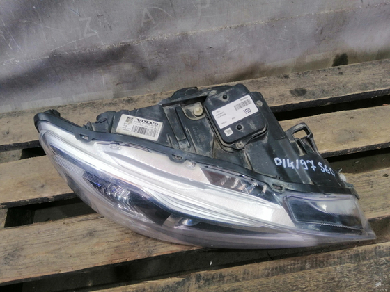 Фара правая ксенон Volvo S60 V60 Cross Country 13-18 Б/У Оригинал 31420262