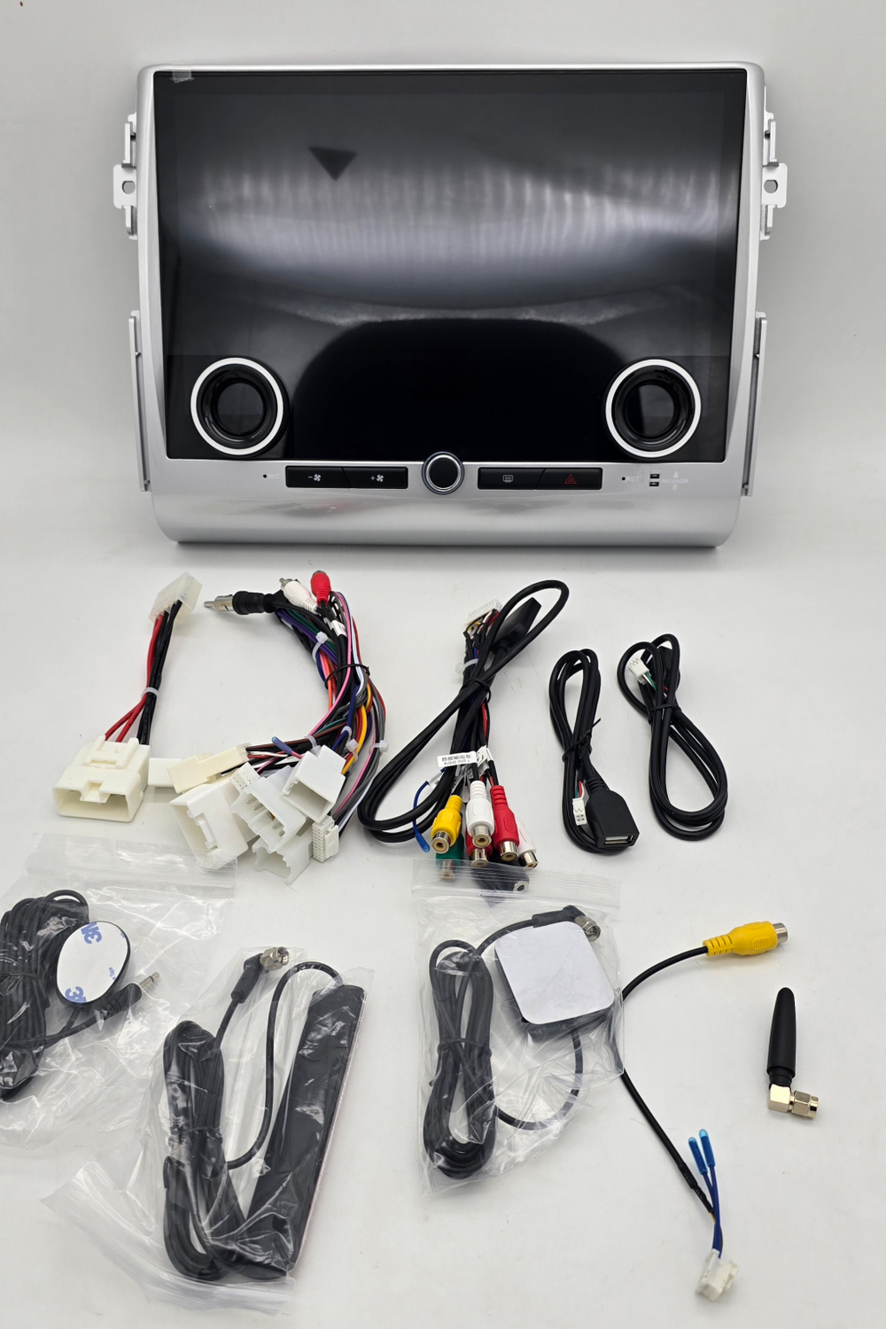 Магнитола + климат для Toyota FJ Cruiser 2005-2022 - Carmedia ZF-3031, экран 13.3" на Android 13, 8Гб+128Гб, CarPlay, SIM-слот