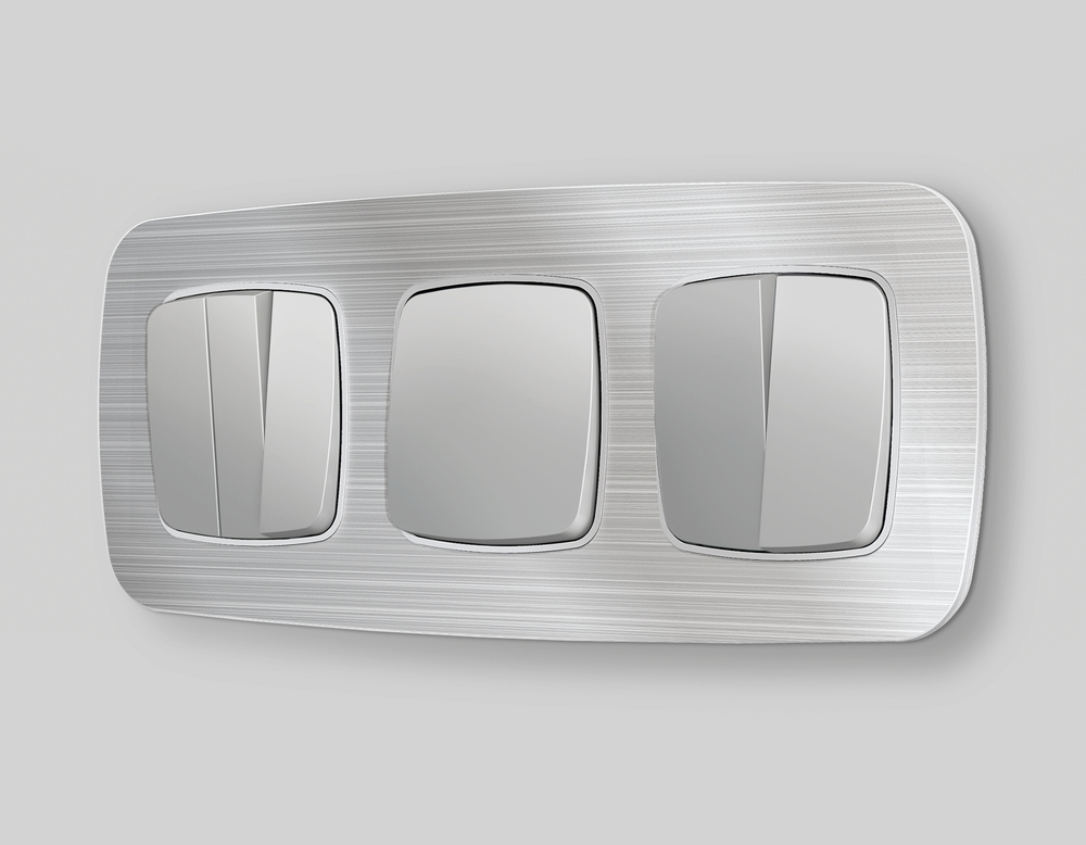 OP4050 Лицевая панель OMEGA (Серебро глянец) для 3-кл выключателей QUANT