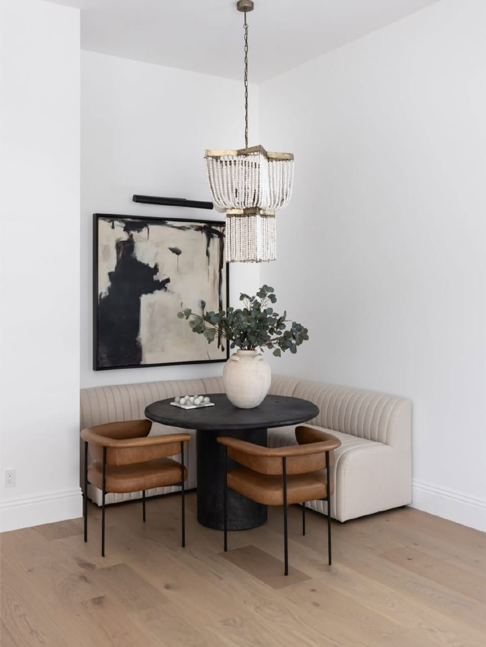 Люстра подвесная из деревянных бусинок